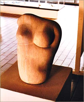 Weiblicher Torso aus Sandstein
